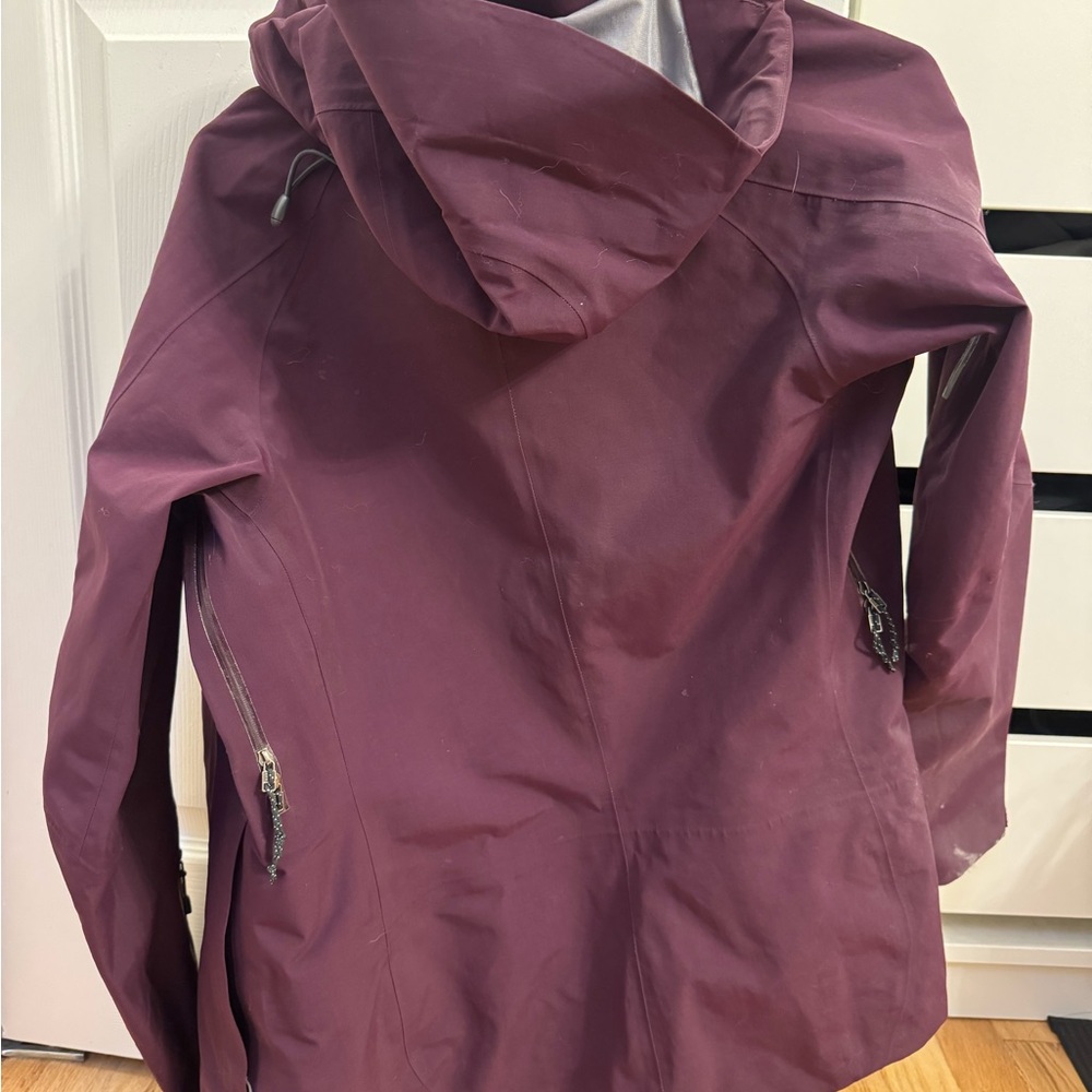 Patagonia Women's Goretex Jacket - Picture 5 of 7